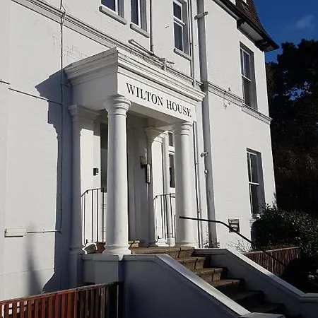 Lovely 2 Bedroom Flat Wifi Close To The Beach-2